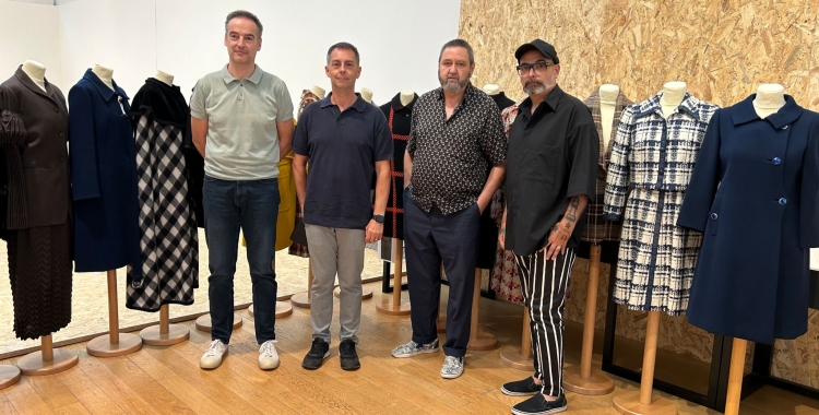 autoritats i vestits